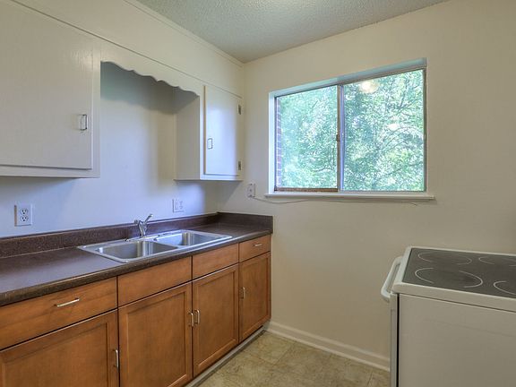 3rd image of 317 Nix Dr #6