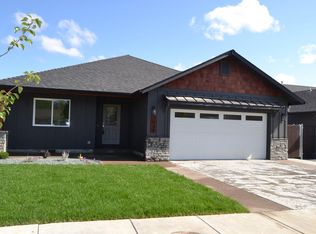 2934 Naples Dr, Grants Pass, OR 97527