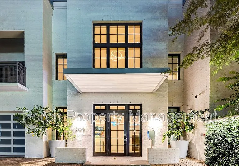 207 E Intendencia St — Photo 13