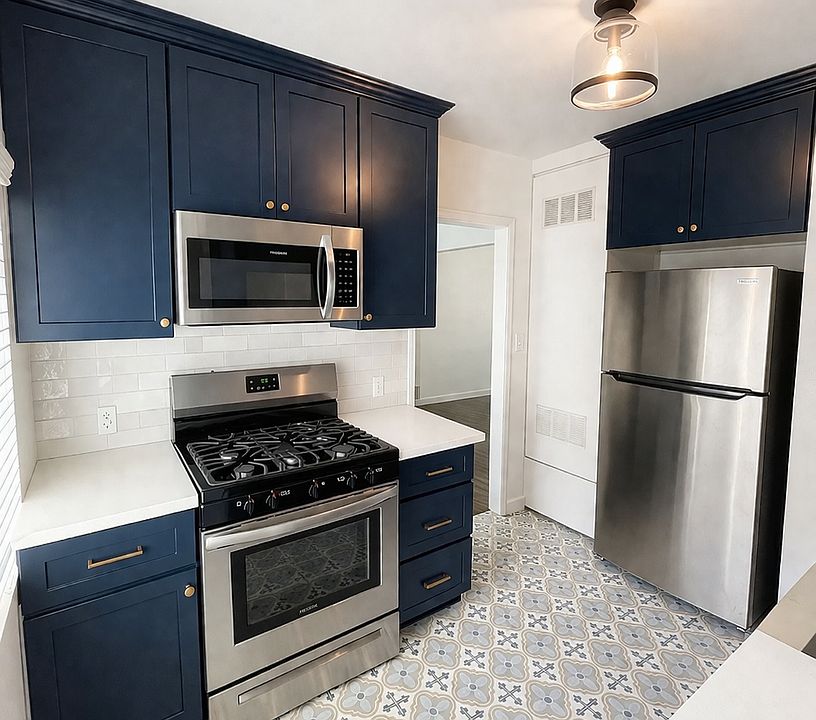 1st image of 11437 Oxnard St #9