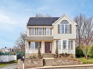 3 Wood Ln, Lawrence, MA 01843