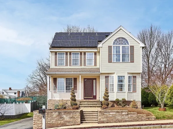 3 Wood Ln, Lawrence, MA 01843