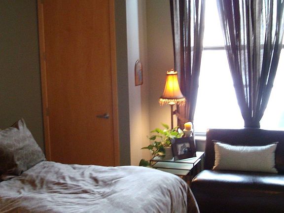 Master Bedroom w/Walk-in closet