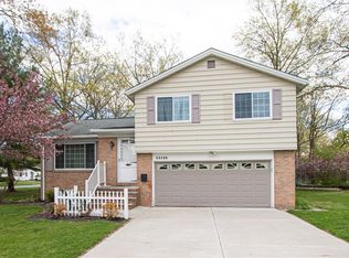 27917 Aberdeen Rd, Bay Village, OH 44140