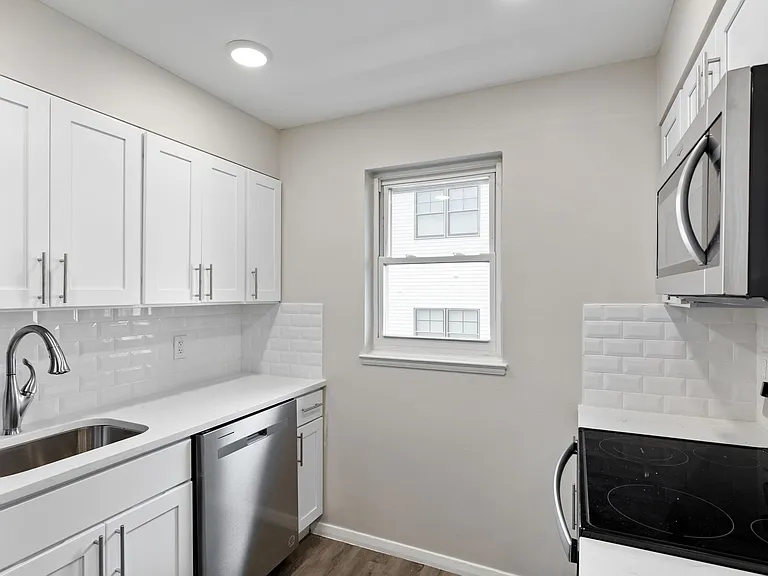 20-22 Rosol Ln #24 — Photo 9