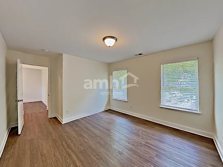 704 Sierra Ct — Photo 9