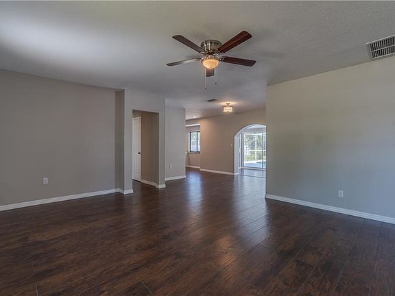 4th image of 823 Plum Tree Ln