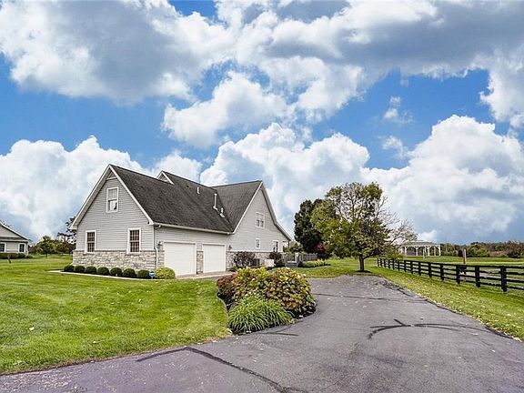 4th image of 735 Edenwood Dr #19