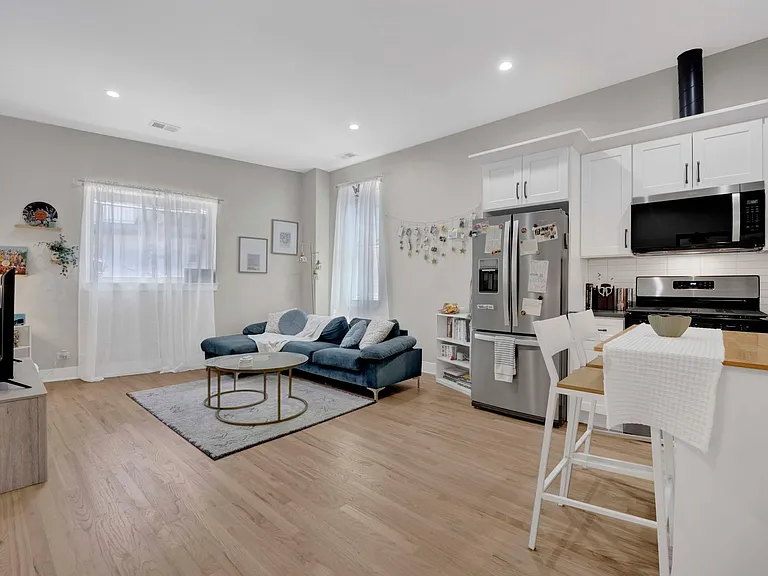 4437 N Broadway St #2R — Photo 3