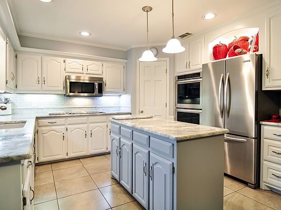 4th image of 3424 Louis Dr