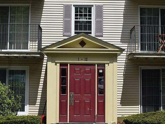 2nd image of 6 Autumn Leaf Dr