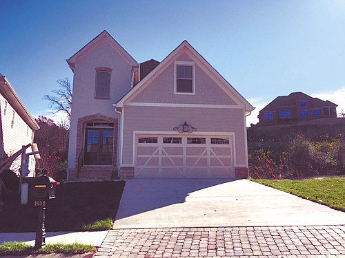 2nd image of 1626 Westover Ln