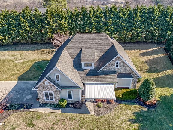 3rd image of 204 James Ct