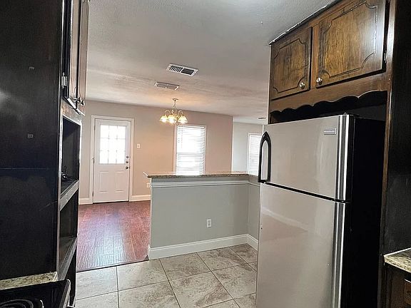 5th image of 4048 Winfield Ave