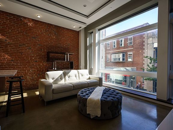 2nd image of 1533 Chestnut St #3