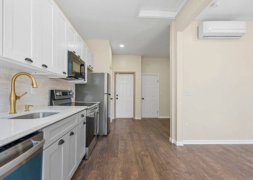 2nd image of 170 Washington Ave #3R