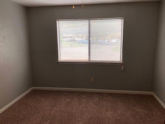 4th image of 3196 Ginger Dr APT A