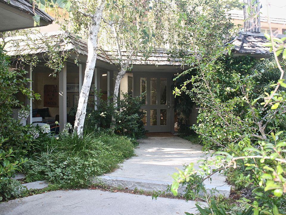1st image of 815 Centinela Ave