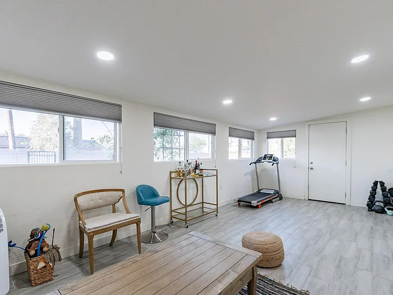 4724 E Polk St — Photo 21