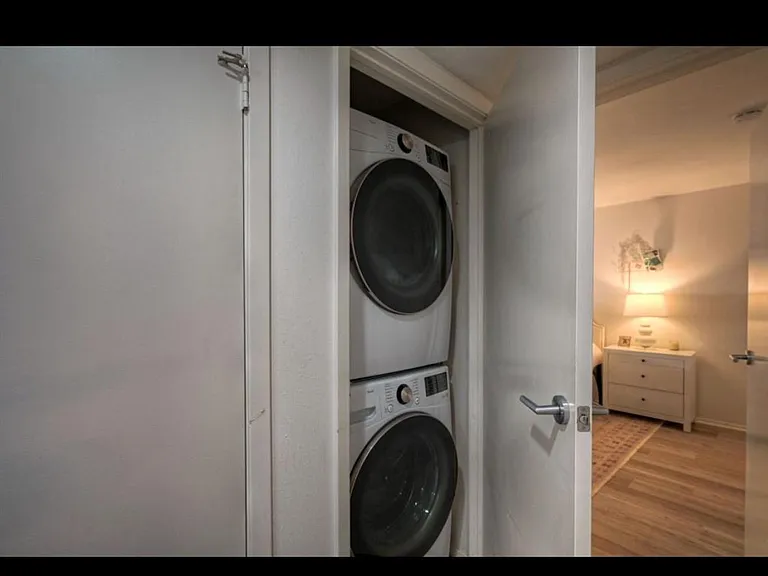 7138 N Holiday Dr — Photo 10