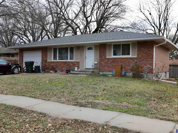 7721 Hickory Ln, Lincoln, NE 68510