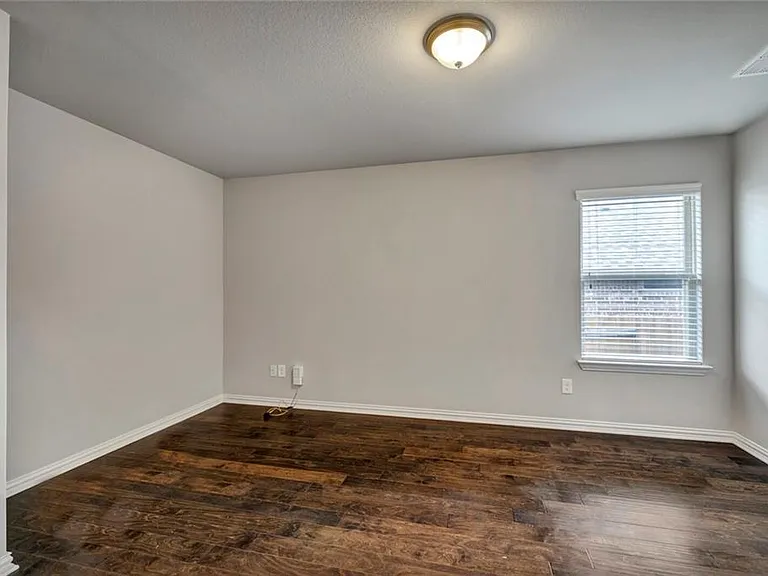 2926 Diego Dr — Photo 10