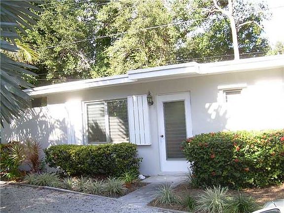 2nd image of 2051 Mockingbird Ln