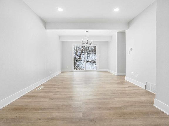 5th image of 33 Pioneer Park Pl