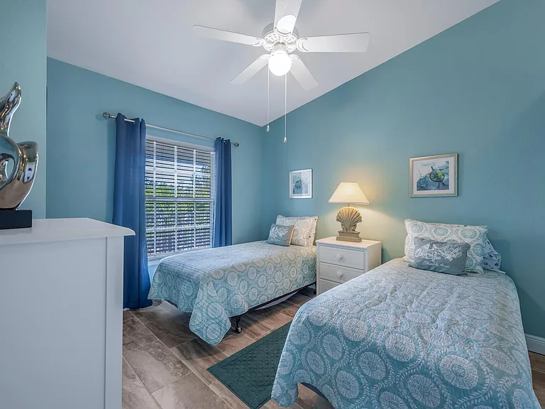 Both bedrooms have blackout curtains for better sleep.