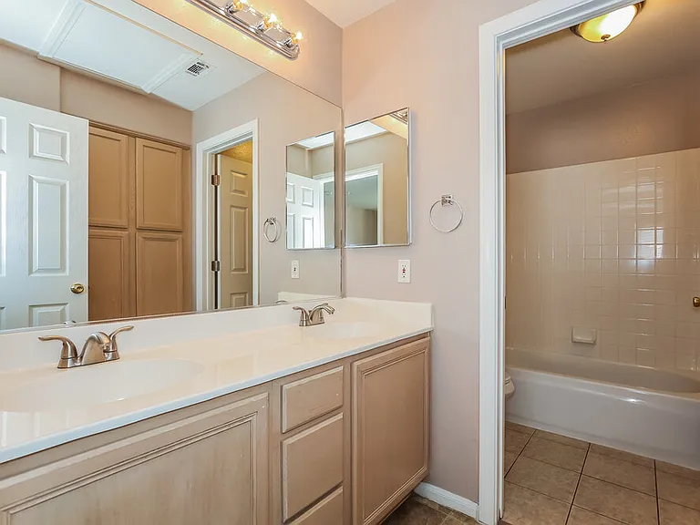 1102 Broomfield Dr — Photo 16