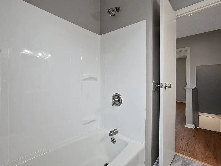 2203 Clarendon Ln — Photo 8