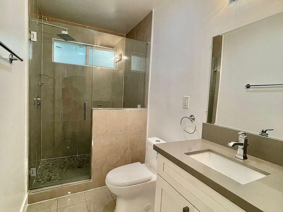 1st image of 6153 Lexington Ave #18