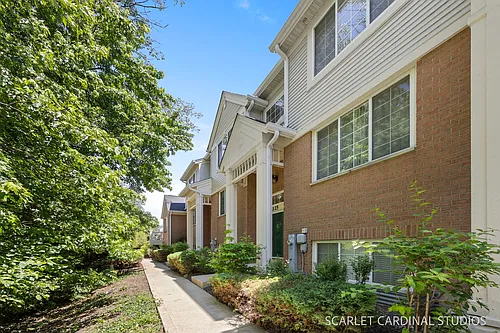 2125 W Concord Ln #2125 Photo 1