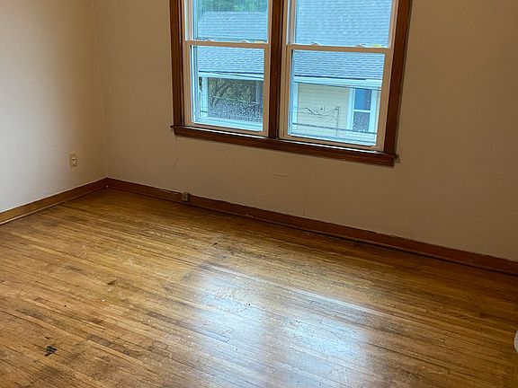 2nd image of 711 28th St #300