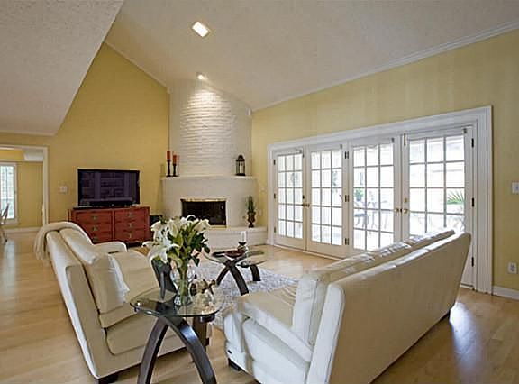 2nd image of 215 High Brook Dr