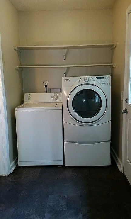 Washer / Dryer included