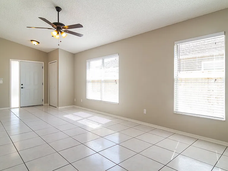 13500 Glasser Ave — Photo 5