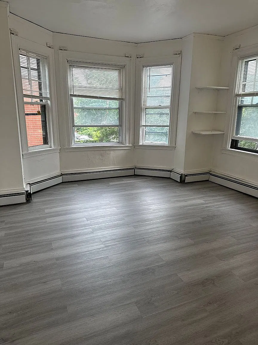 2 bed, 850 sqft, $2,000 — Photo 2