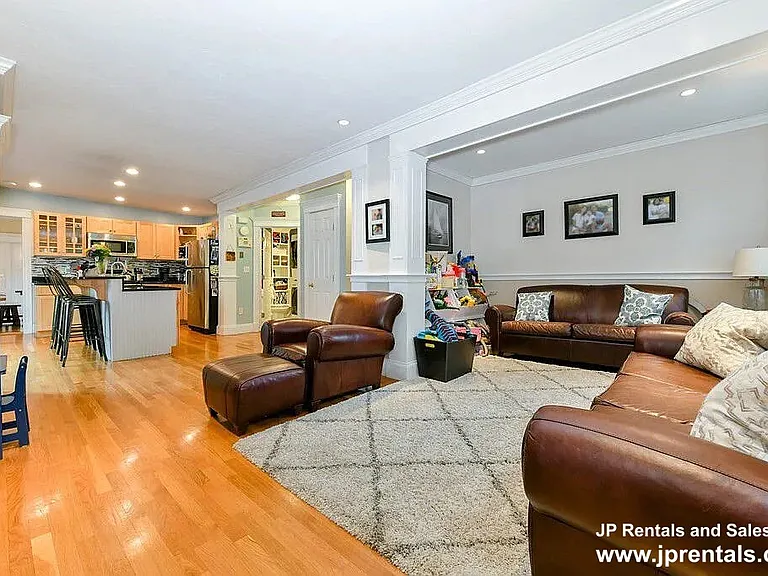 202 W 7th St #2 — Photo 4