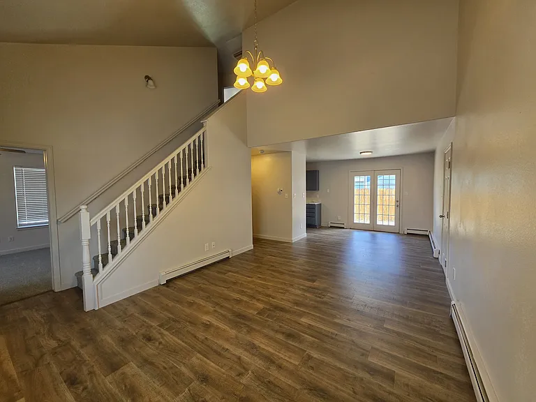 2984 Emerald Cir — Photo 2