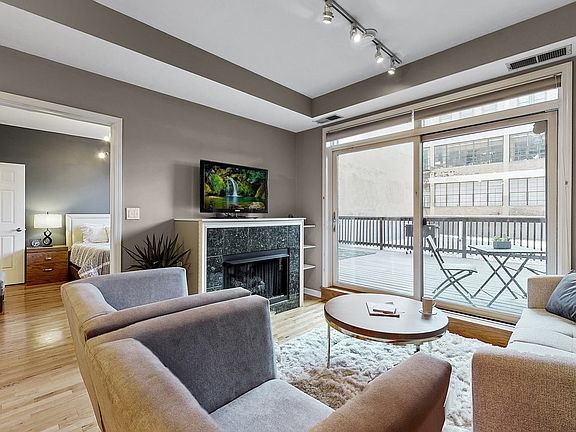 3rd image of 657 W Fulton St Unit 201