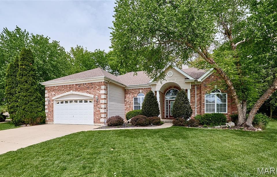 1st image of 38 Silent Brook Ct