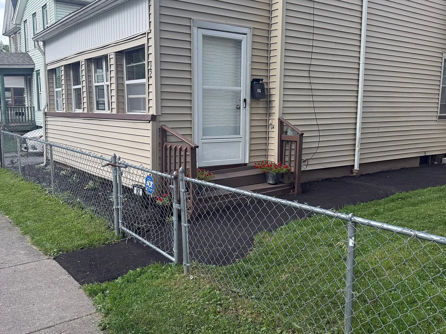 Charming Single Unit in Rochester, NY - $2000/mo - Available 8/10/2026 — Photo 4