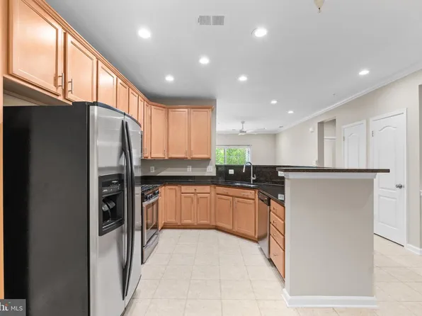 9724 Holmes Pl Unit 302, Manassas Park, VA 20111