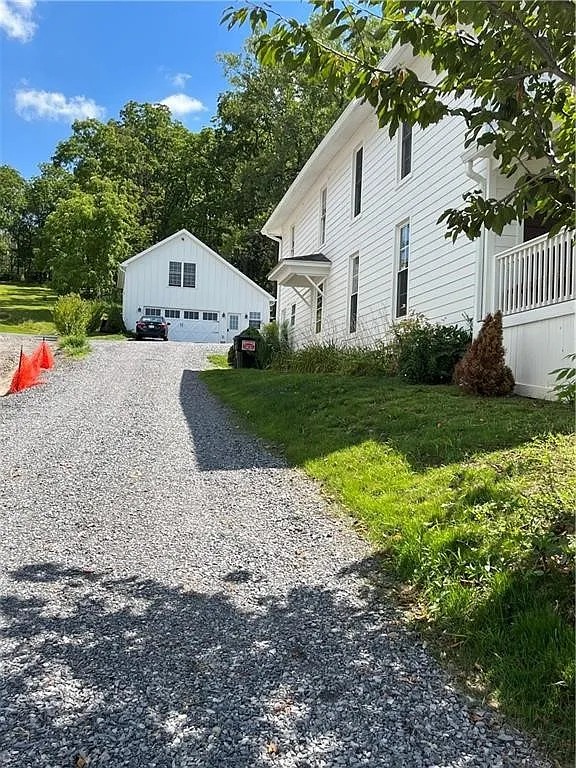 4 bed, 2.0 bath, 2450 sqft, $2,000 — Photo 3