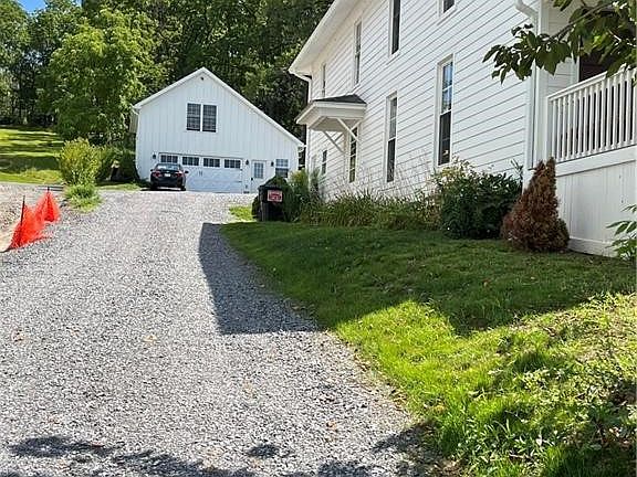 3rd image of 4489 E Lake Rd