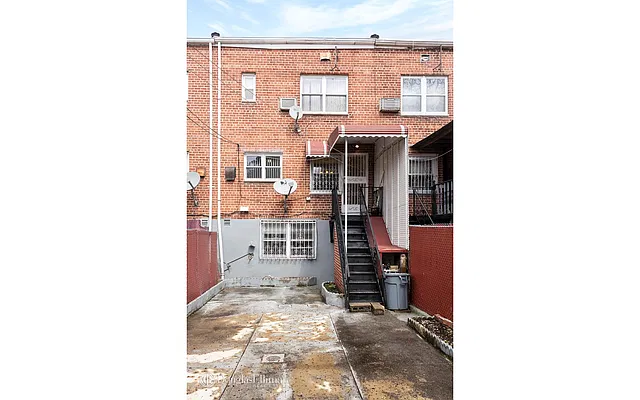 Sold by Douglas Elliman | media 7
