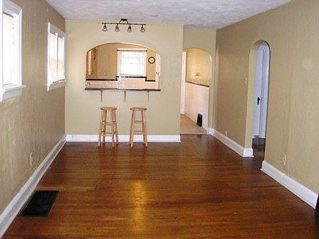 3rd image of 2612 Chaucer Ave