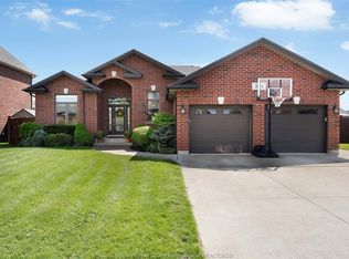 384 Evergreen Dr, Lakeshore, ON N8L0X4
