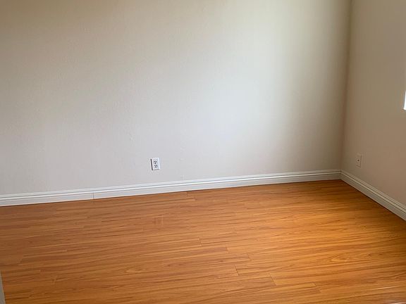 3rd image of 2200 W Larch St #G